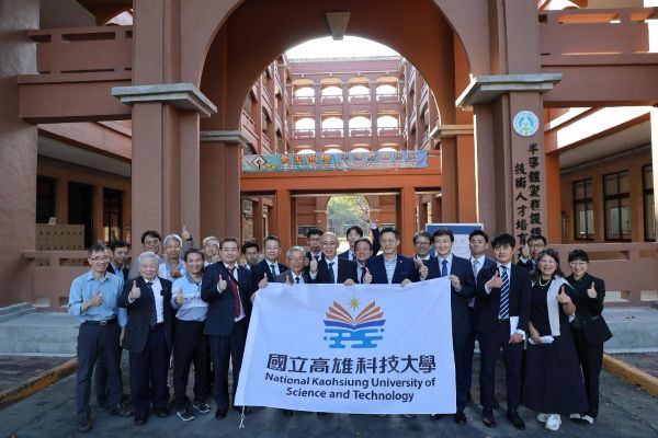 鎖定半導體人才培育　日本三重縣產業代表團訪高科大1